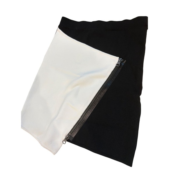 Bebe Black White Color Block Mini Skirt Asymmetrical Zipper Detail Size S - Picture 3 of 6